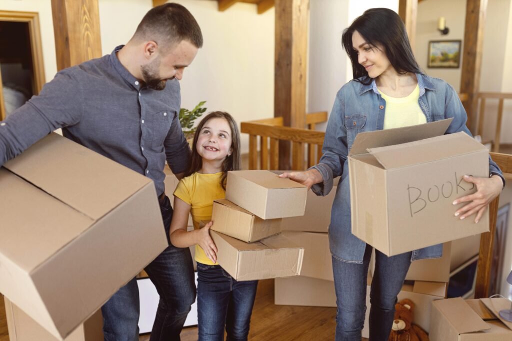 medium shot parents kid with boxes 1 - DSM PROPERTIES
